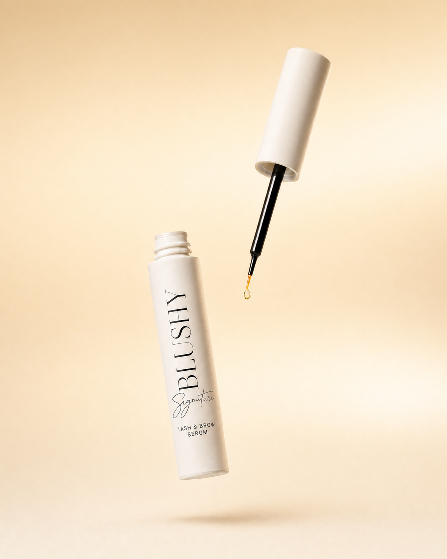 Sérum cils et sourcils Blushy Signature, flacon ouvert flottant